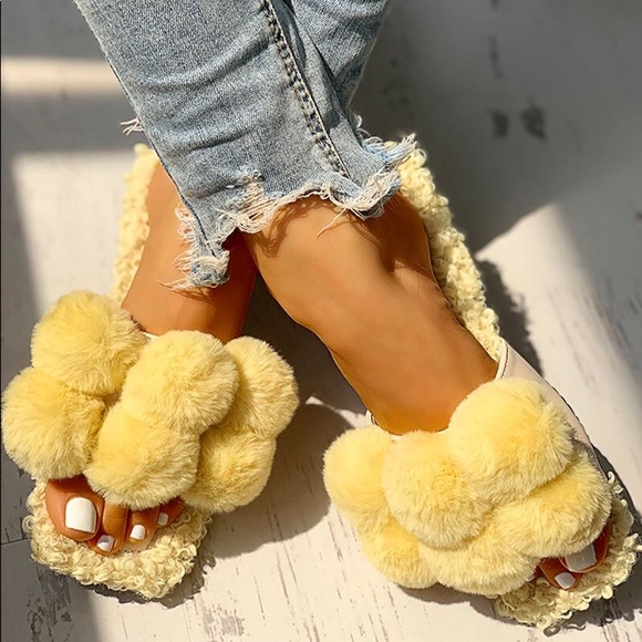 Sandals 💛 - Picture 3 of 3